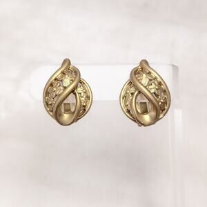 Vintage Clip On Earrings Stylish Matte Gold Tone Ornate Floral Design